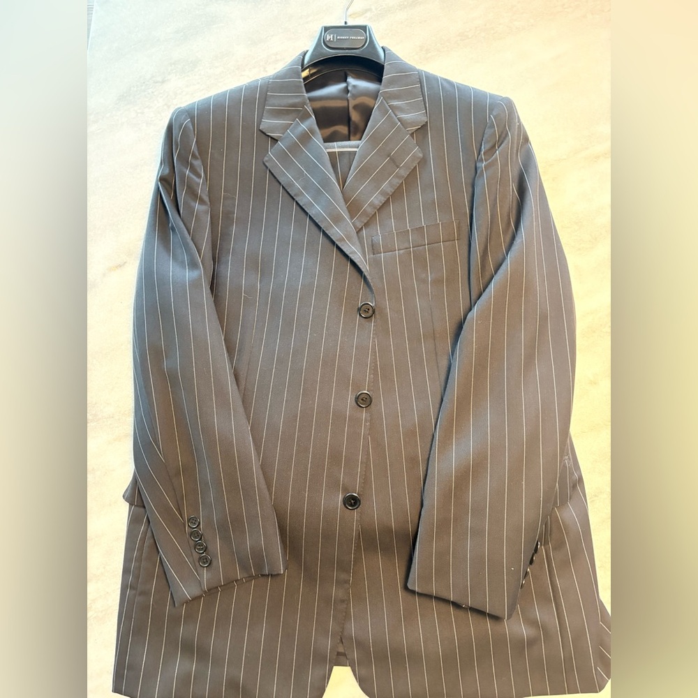 Hickey Freeman 100% Wool Pinstripe Suit – Madison Model (43R)
